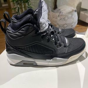 Jordan Flight Black & Gray Size 8